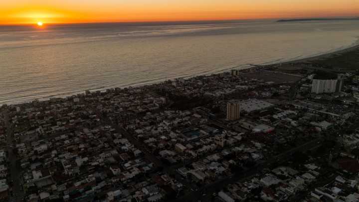 Cae el sol en Playas de Tijuana y da comienzo a una nueva semana para empezar de nuevo