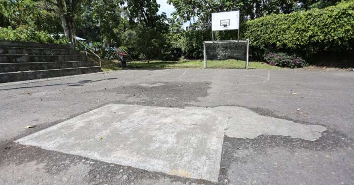 Habitantes de El Pinar solicitan reparación urgente de canchas y vías deterioradas en Manizales
