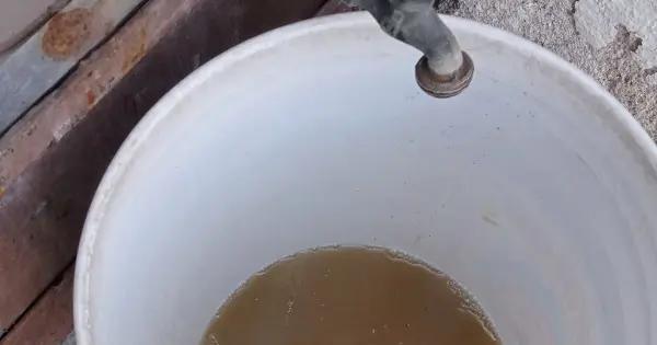 Llega agua contaminada a vecinos de Fresnos