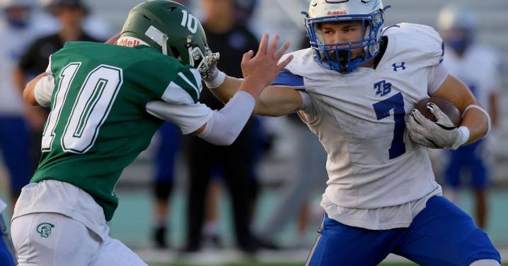 Bolts steamroll Kelly Walsh 50-17 to get first win of the season