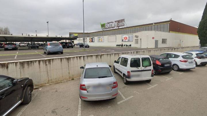 Investigan una agresión a un guardia de seguridad en un supermercado de Ontinyent
