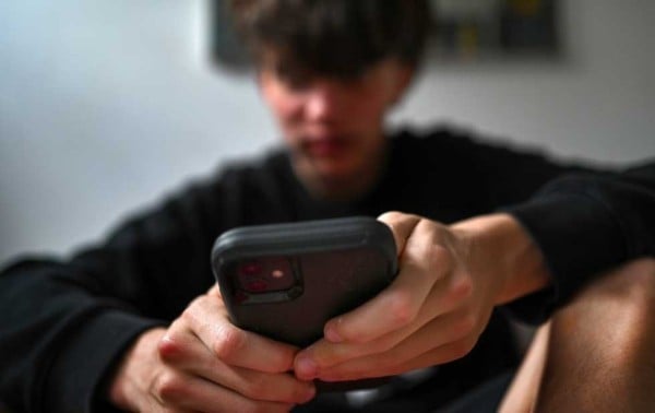 Piden revisar redes sociales de menores