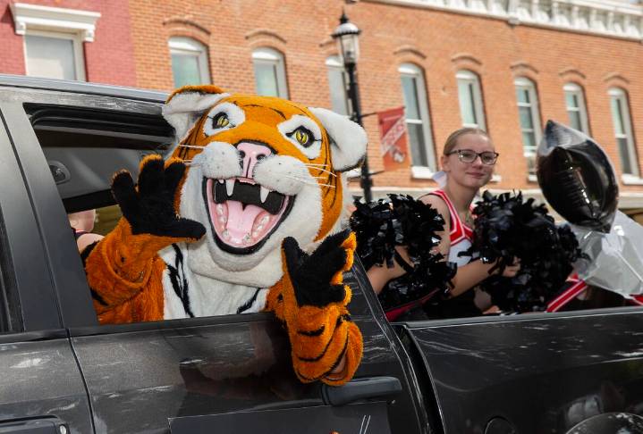 Photos: Iowa Valley homecoming parade 2025
