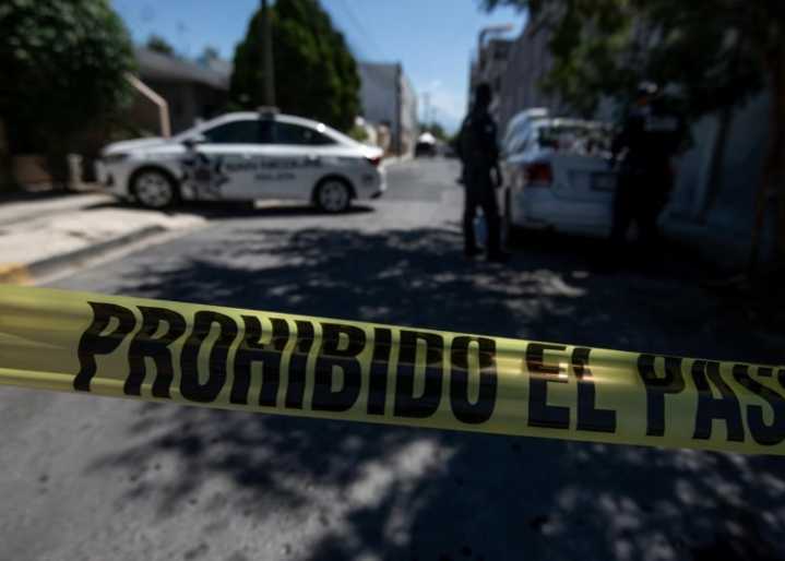 Atacan camioneta de nieta de gobernador de Sinaloa, Rubén Rocha