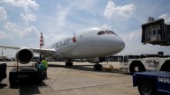 Encontraron cadáver en el tren de aterrizaje de un avión en EEUU, esta es la impactante historia