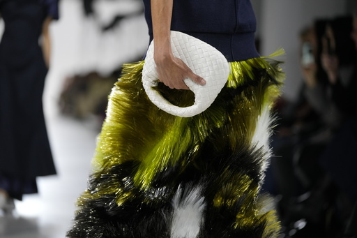 Louise Trotter's Bottega Veneta premiere delves into the house's craftsmanship with looks that swirl