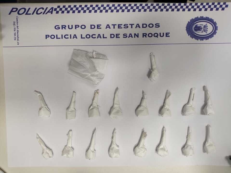 Detenido un hombre en San Roque por golpear a su pareja en plena calle