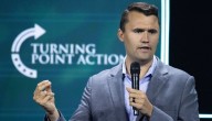 Localizan arma usada en asesinato de Charlie Kirk: tirador sigue prófugo