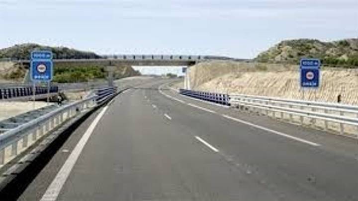 Una hombre, trasladado al hospital tras sufrir un accidente por salida de vía en La Rioja