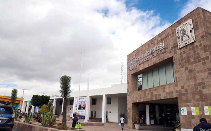 Seguirán en sus cargos funcionarios de Galindo acusados de corruptos