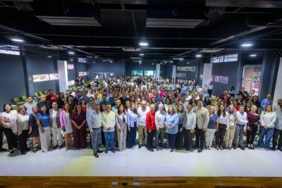 Inaugura Gobernador Rocha maestría en D…