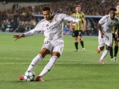 Real Madrid ganó en Champions con triplete de Mbappé