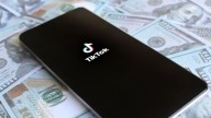 Trump aplaza tres meses la aplicación del veto a TikTok tras acuerdo con China