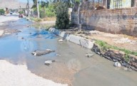 Persiste en colonias fuga de aguas negras