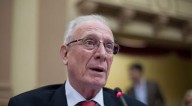 ¿Vetos? ¿Qué vetos? | El único libertario salteño que pidió la palabra en el Congreso fingió demencia y se puso a hablar del Milagro