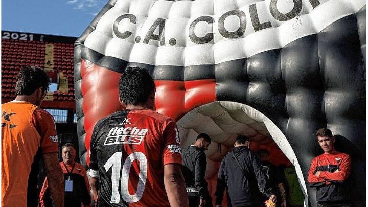 El Pulga Rodríguez, ¿otra vez afuera de los 11 de Colón?