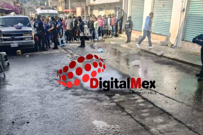 Linchan a sujeto que mató a tres comerciantes en tianguis de Xalatlaco