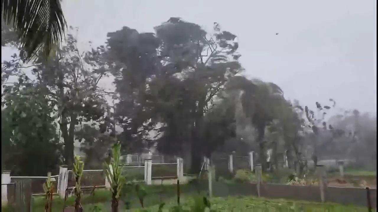 Deadly Tropical Storm Bualoi batters Philippines, forcing hundreds of thousands to evacuate homes