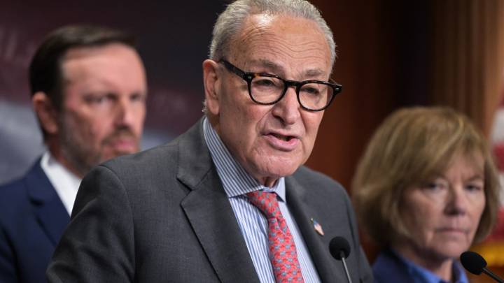 Schumer Refuses to Say Why He Hasn't Endorsed Mamdani