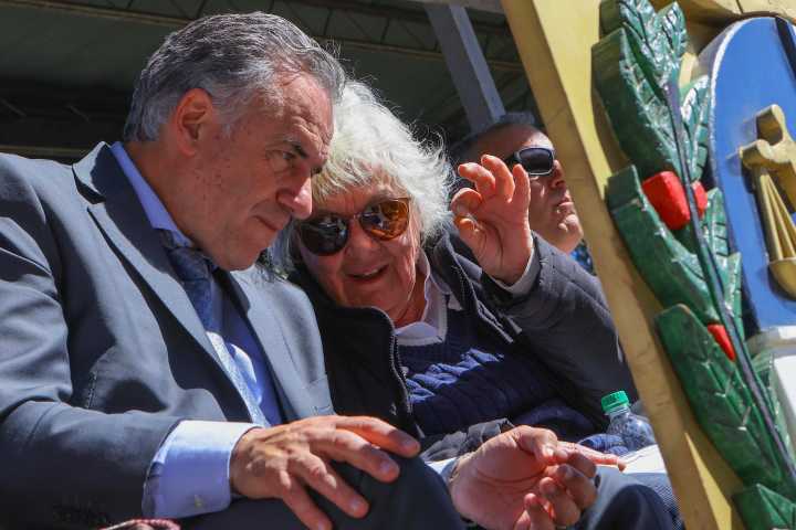 Orsi destaca "tenacidad" y "olfato" de Mujica tras homenaje por 10 años de escuela agraria