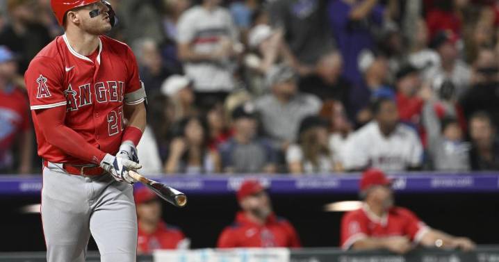 Mike Trout hits his 400th career home run