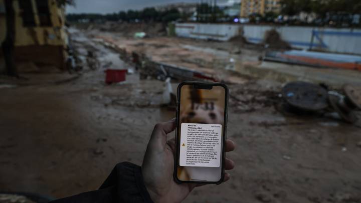Cómo comprobar que tienes activada en el móvil la opción para recibir las alertas de peligro por DANA, lluvias, e inundaciones