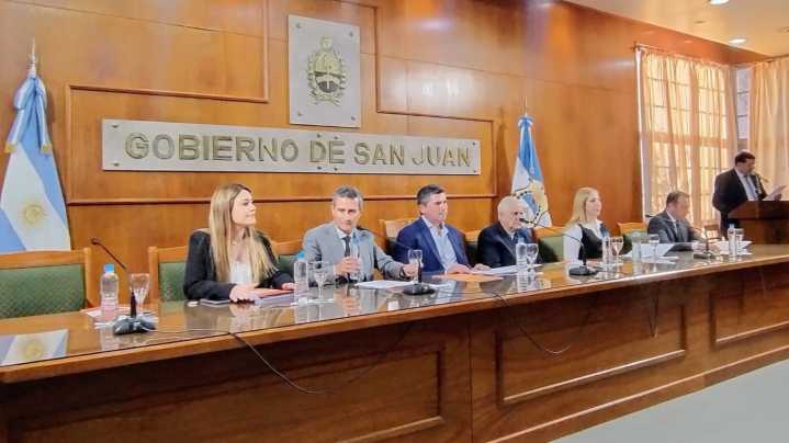 Orrego presentó el plan para abordar los consumos problemáticos