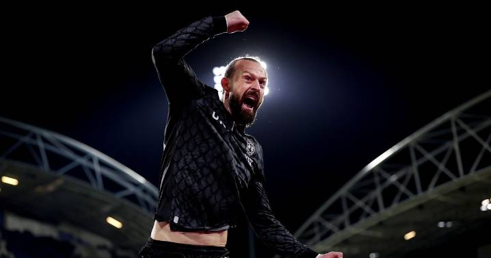 Steven Fletcher eyed for stunning Hibs transfer return as capital club hold talks over last dance