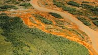 Los ríos del Ártico se vuelven de color naranja y se convierten en tóxicos