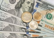 El dólar cae en Colombia a 3.920 pesos debido a la deriva de las políticas de Trump
