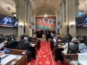 Denuncian aprobación por decreto de presupuesto 2026