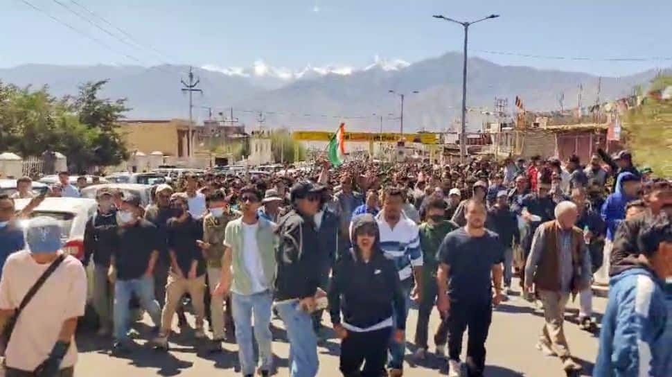 Clashes Erupt In Leh Amid Ongoing Protests For Statehood And Sixth Schedule