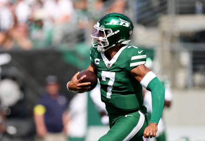 Jets QB Justin Fields in concussion protocol following loss to Bills