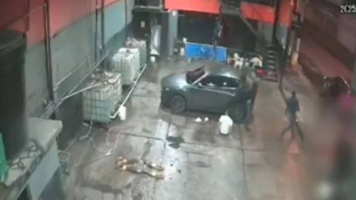 "¡No puedo caminar!": Asaltan a conductor con discapacidad motriz, así lo bajaron de su auto y lo dejaron tirado en plena calle
