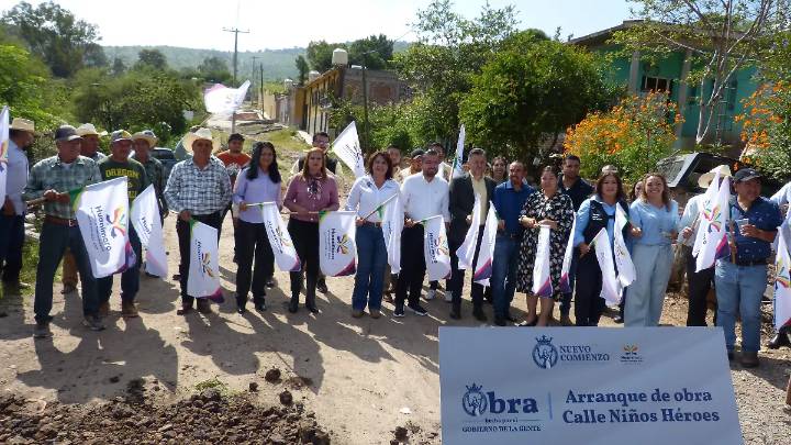 Se dio banderazo de arranque de pavimentación en calle Niños Héroes de la comunidad de Otates