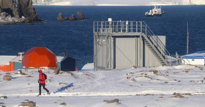 Condenan a biólogo chileno por violación en contra de científica francesa que acampaba en la Antártica