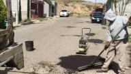 Municipio continúa programa de bacheo esta semana en tres colonias de Parral