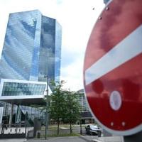 ECB set to hold rates steady with eye on France crisis