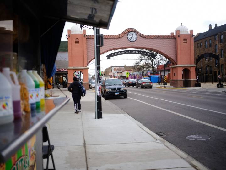 Algunos inmigrantes en Chicago ahora temen más a ICE que a los tiroteos
