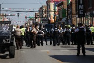 Reprimen protesta frente a un centro migratorio en Chicago