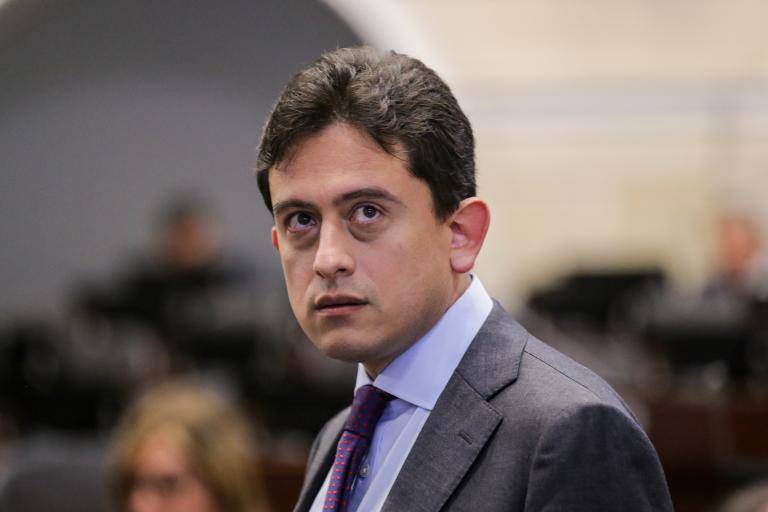 El exministro Luis Carlos Reyes confirmó que se lanzará como candidato presidencial en 2026