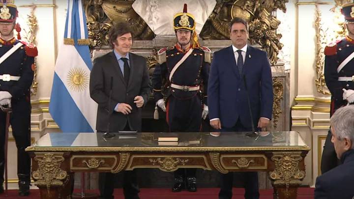 Milei le tomó juramento a Catalán