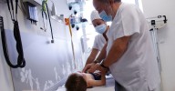 Salud anuncia para octubre la atención teléfonica permanente para niños con paliativos en Sevilla