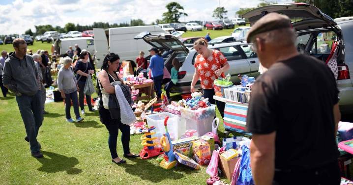 'I spent £10 on purse at car boot sale then unexpected offer took me by surprise'