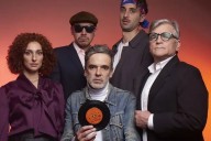 Lucy en el cielo: la obra de teatro para fanáticos de The Beatles