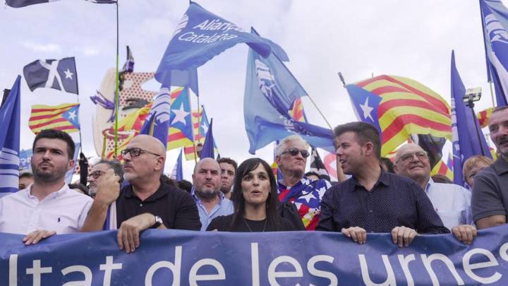 Tensión por la presencia de seguidores de Aliança Catalana en la manifestación por la Diada