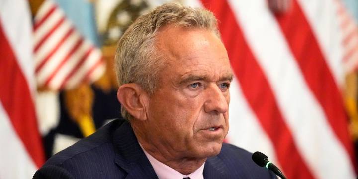 Hundreds of HHS employees call on RFK Jr. to resign