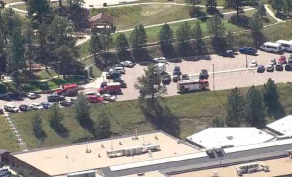 Estados Unidos: tiroteo en escuela secundaria de Denver dejó tres heridos graves