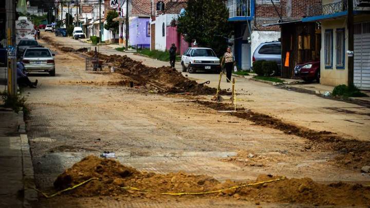 Obra pendiente en Santiago Tulantepec causa molestias entre vecinos y comerciantes