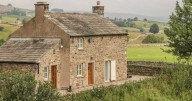 'Perfect' UK holiday cottage with hot tub boasts numerous five